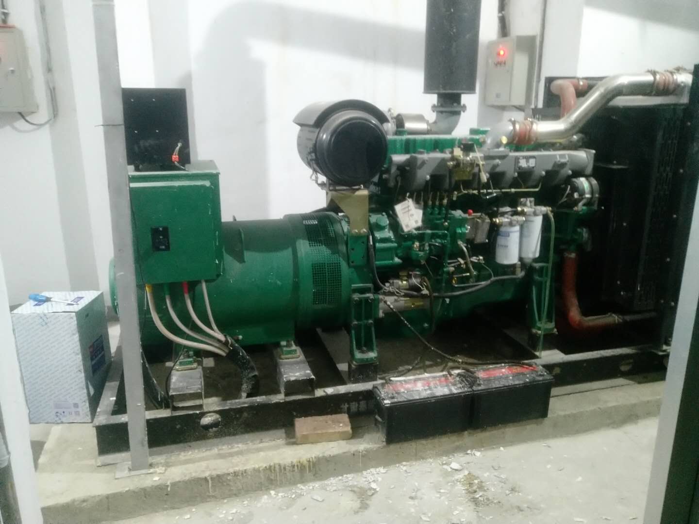 怎(zěn)麼操作(zuò)柴(chái)油發(fā)電機(jī)組